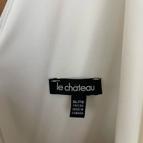 Elegant White Sleeveless Dress - Picture 4 of 4